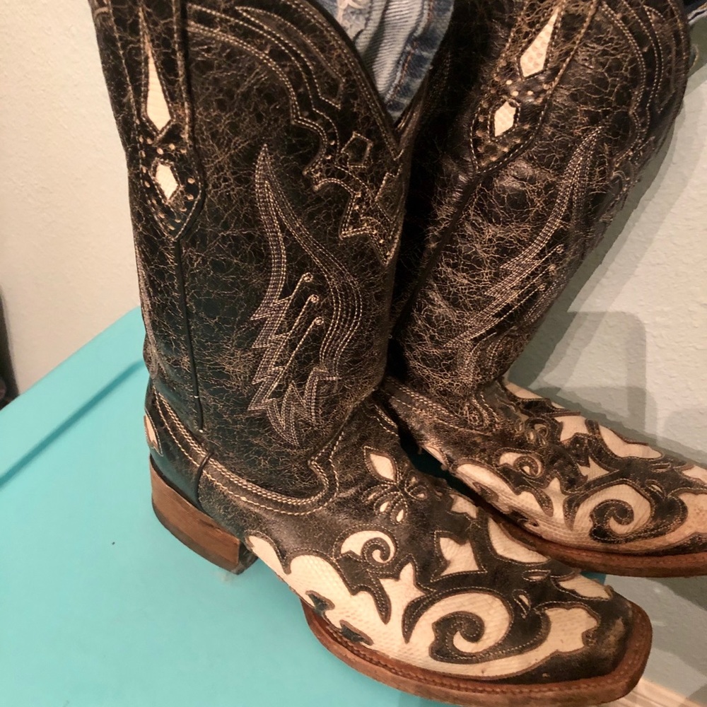 Women’s Corral square toe boots sz 9 1/2